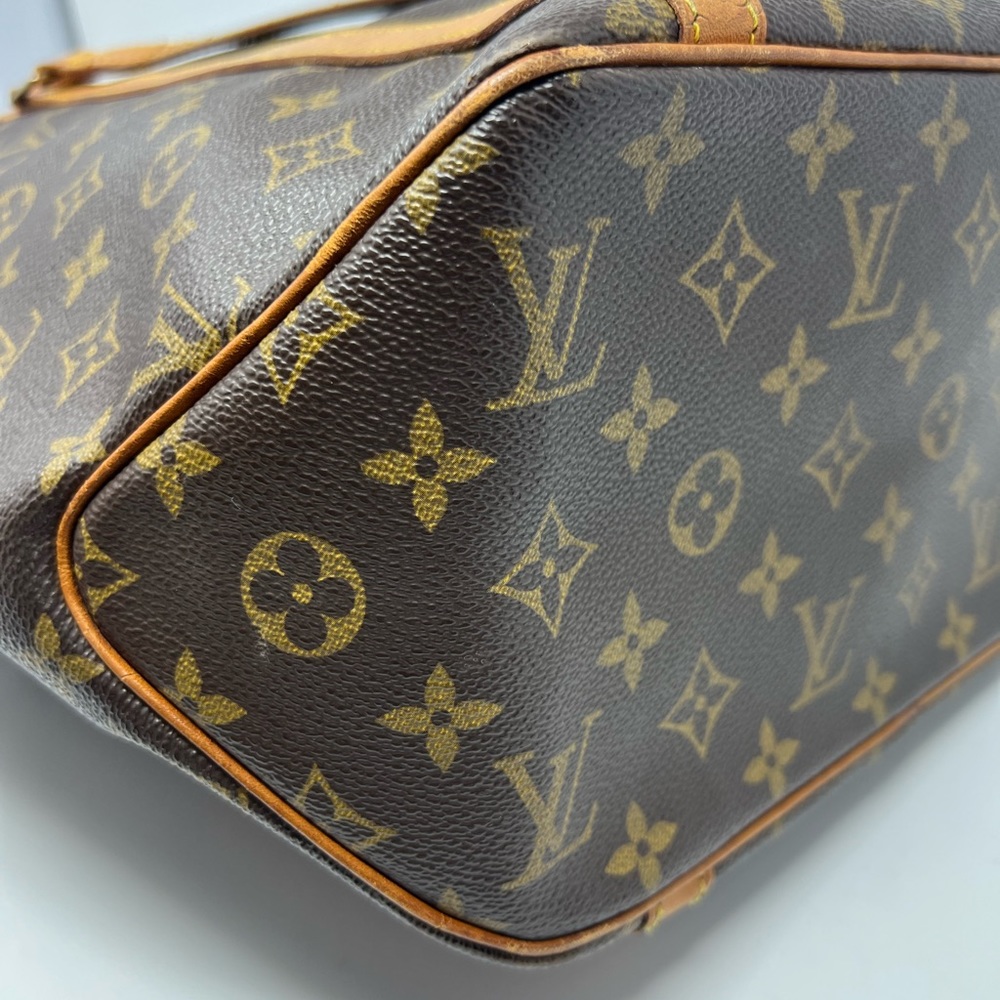 LOUIS VUITTON Monogram Canvas Sac
Shopping Tote - Picture 6 of 16